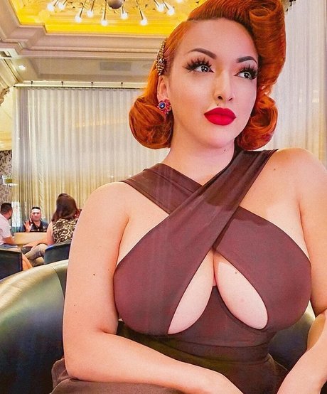 Naakte gelekte OnlyFans-foto van Pinupdollashleymarie