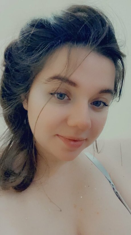 Naakte gelekte OnlyFans-foto van Mirniy