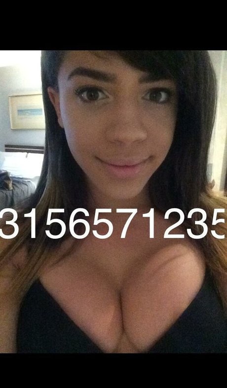 Naakte gelekte OnlyFans-foto van Andrea Anaconda