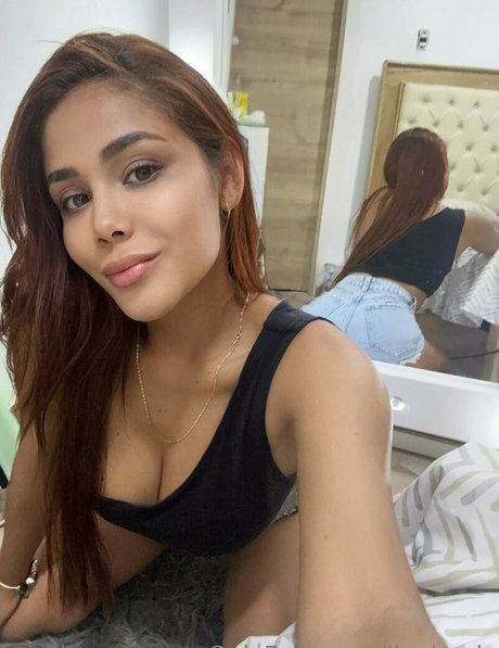 Naakte gelekte OnlyFans-foto van Linaheals