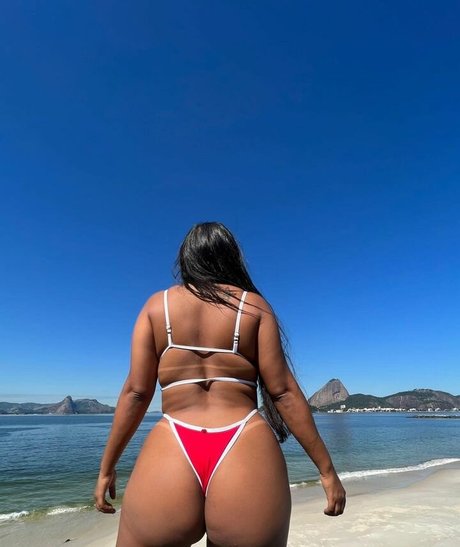 Naakte gelekte OnlyFans-foto van Kae Guajajara