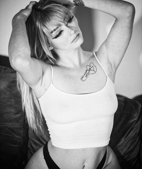 Naakte gelekte OnlyFans-foto van Queenjazlyn
