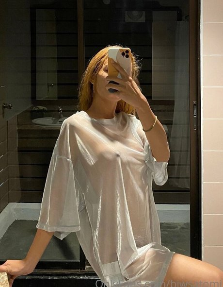 Naakte gelekte OnlyFans-foto van Biwsatomi