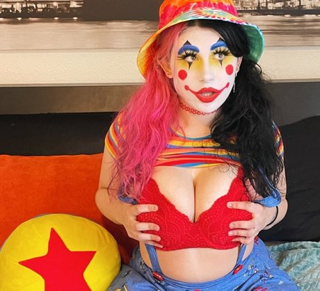 Naakte gelekte OnlyFans-foto van Clown Girls