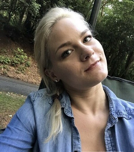Naakte gelekte OnlyFans-foto van Lisey Sweet
