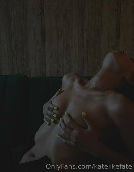 Naakte gelekte OnlyFans-foto van Katelikefate
