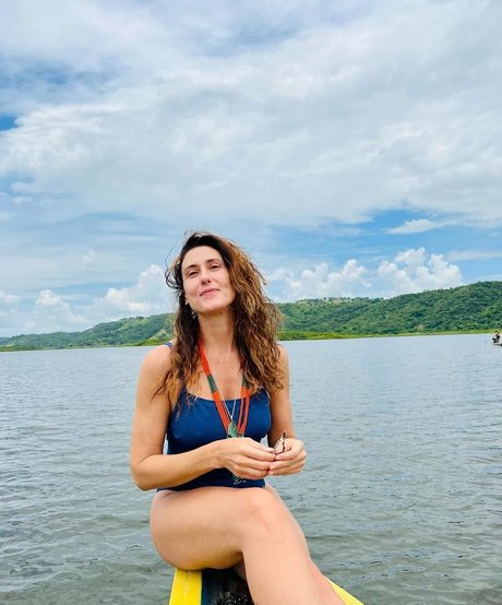 Naakte gelekte OnlyFans-foto van Paola Carosella