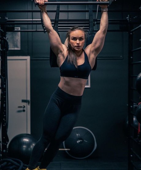 Naakte gelekte OnlyFans-foto van Melinda Lindmark