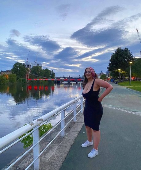Naakte gelekte OnlyFans-foto van Scoopy