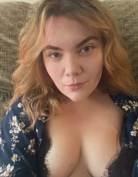 Naakte gelekte OnlyFans-foto van Lillylustbunny