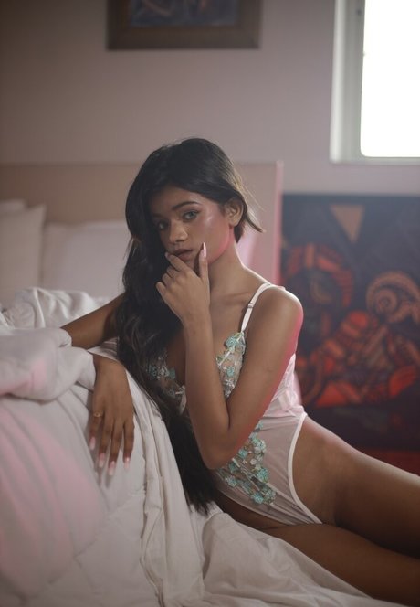 Naakte gelekte OnlyFans-foto van Amaira Roy