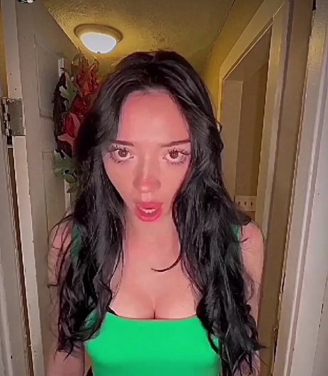 Naakte gelekte OnlyFans-foto van Molly Moonnn
