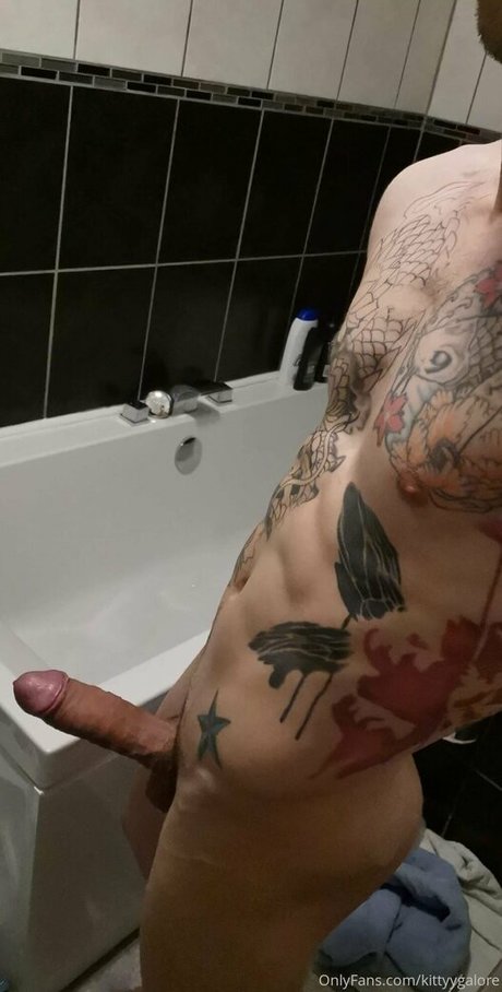 Naakte gelekte OnlyFans-foto van Brittxolondon