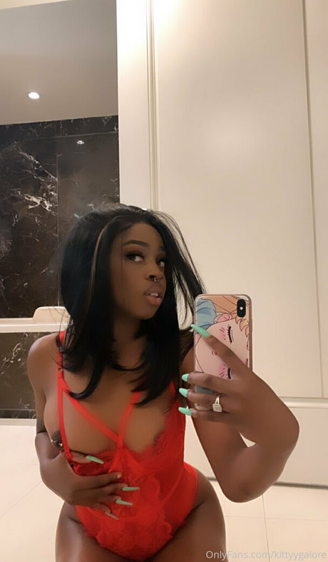 Naakte gelekte OnlyFans-foto van Brittxolondon