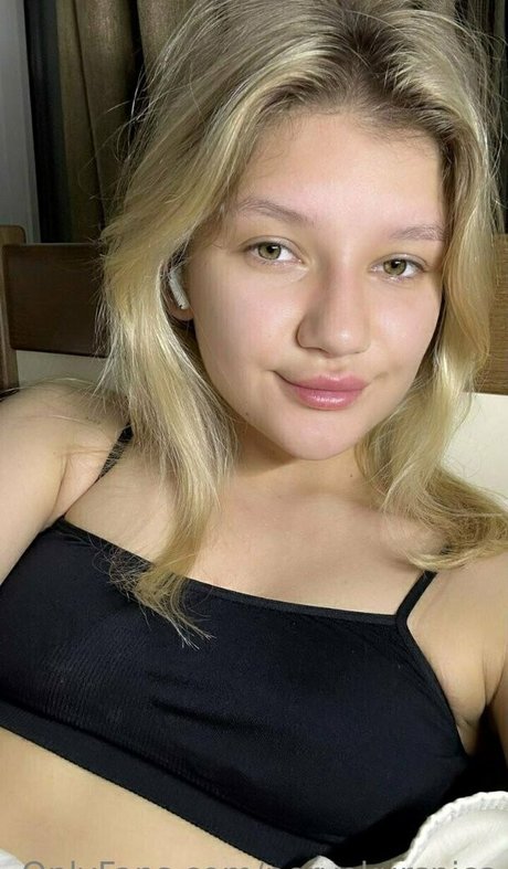 Naakte gelekte OnlyFans-foto van Pervokursnica