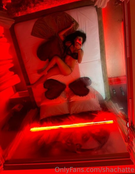 Naakte gelekte OnlyFans-foto van Shachatte