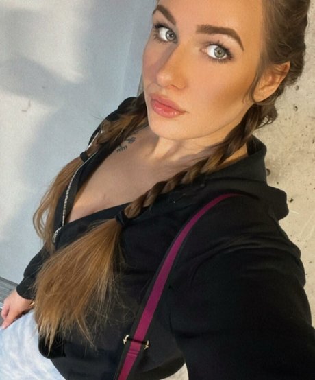 Naakte gelekte OnlyFans-foto van Ella Estrid