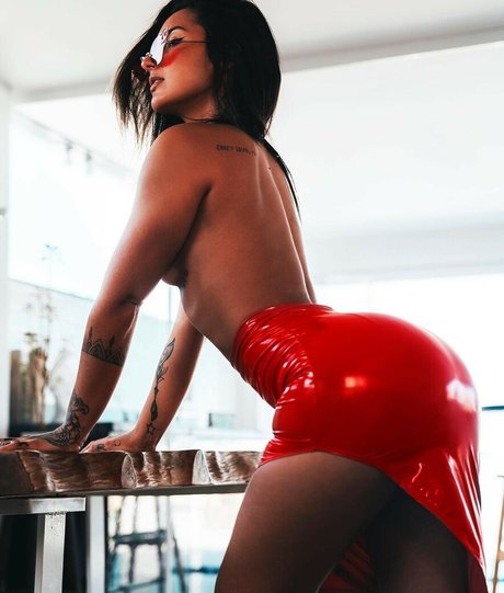 Naakte gelekte OnlyFans-foto van Talia Sereia