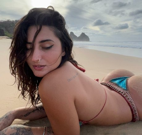 Naakte gelekte OnlyFans-foto van Talia Sereia