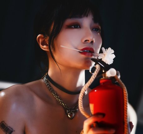 Naakte gelekte OnlyFans-foto van Aooomi
