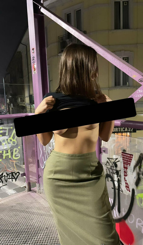 Naakte gelekte OnlyFans-foto van Larajuice
