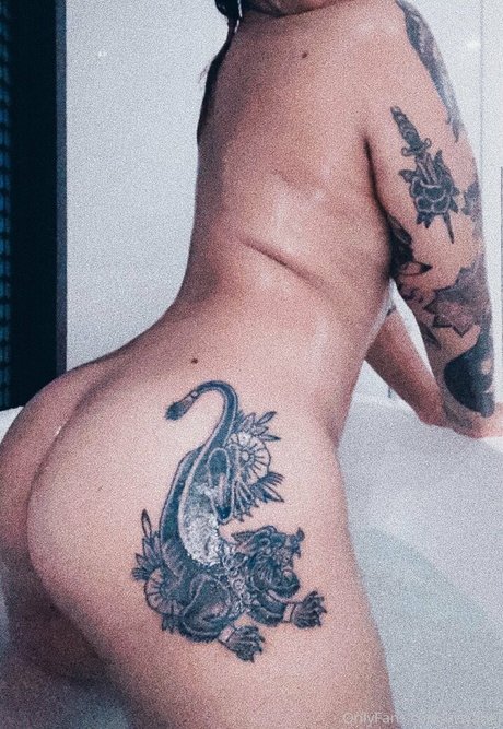 Naakte gelekte OnlyFans-foto van Aisyahej