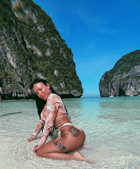 Naakte gelekte OnlyFans-foto van Miss Marie Sergeeva