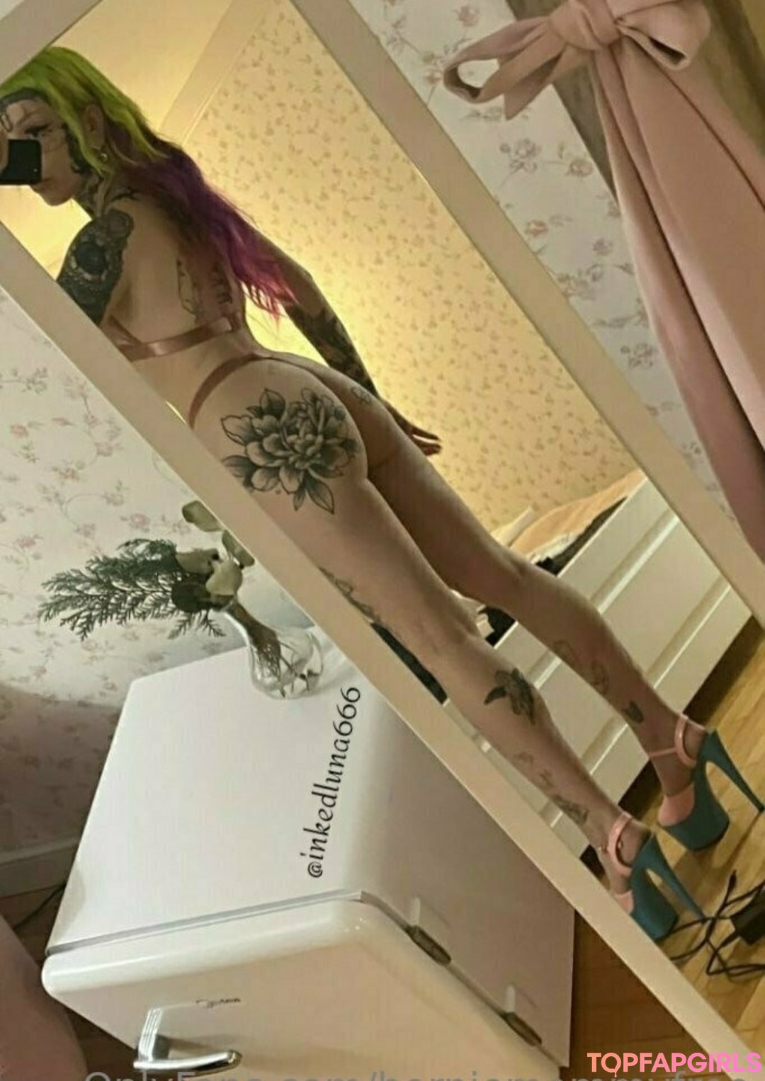 Naakte gelekte OnlyFans-foto van Horniemommyfree #350 Naakte gelekte OnlyFans-foto van Horniemommyfree #350
