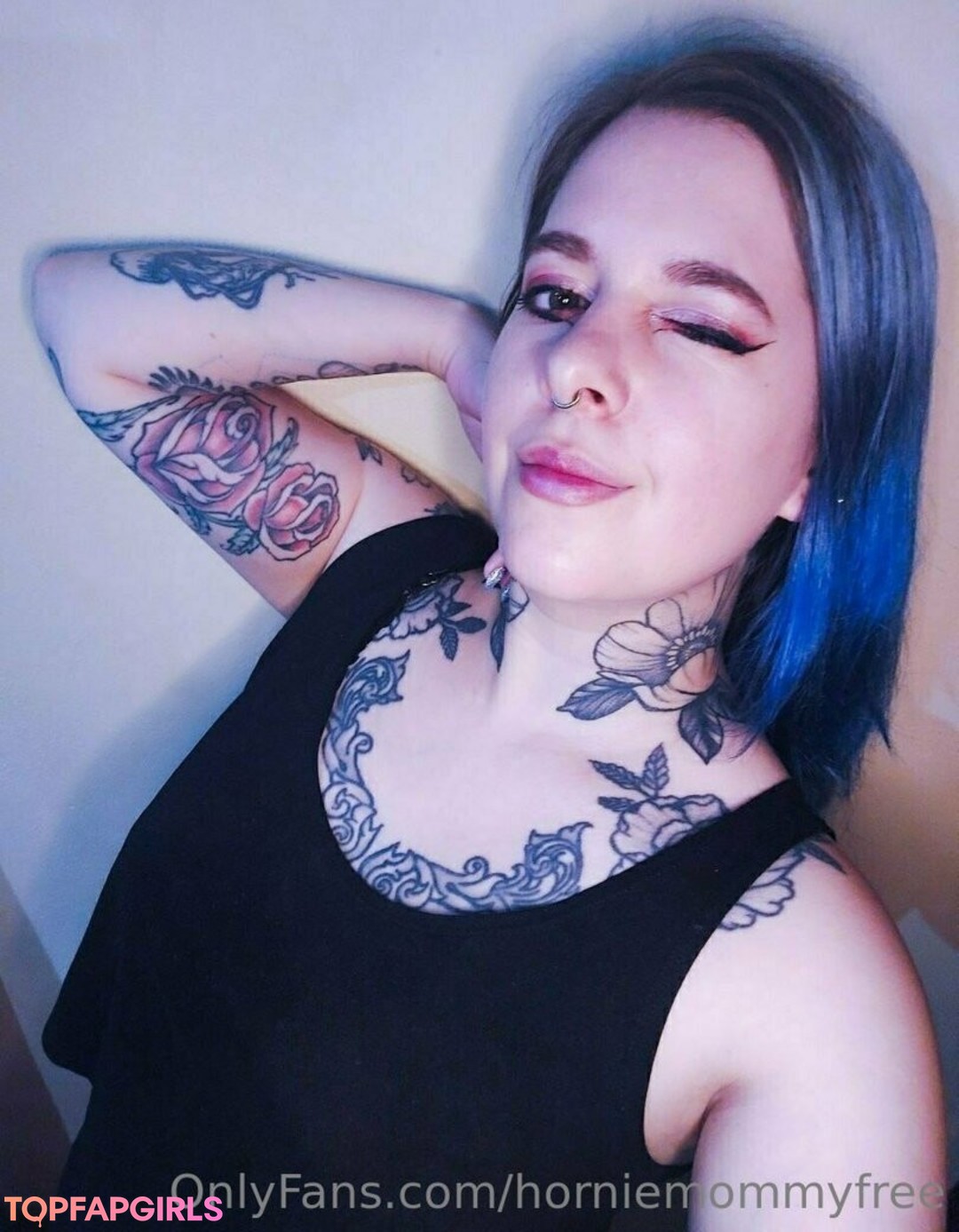 Naakte gelekte OnlyFans-foto van Horniemommyfree #352 Naakte gelekte OnlyFans-foto van Horniemommyfree #352