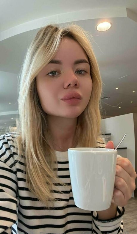 Naakte gelekte OnlyFans-foto van Sweetpolly