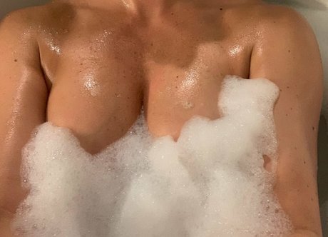 Naakte gelekte OnlyFans-foto van Thatwifelee