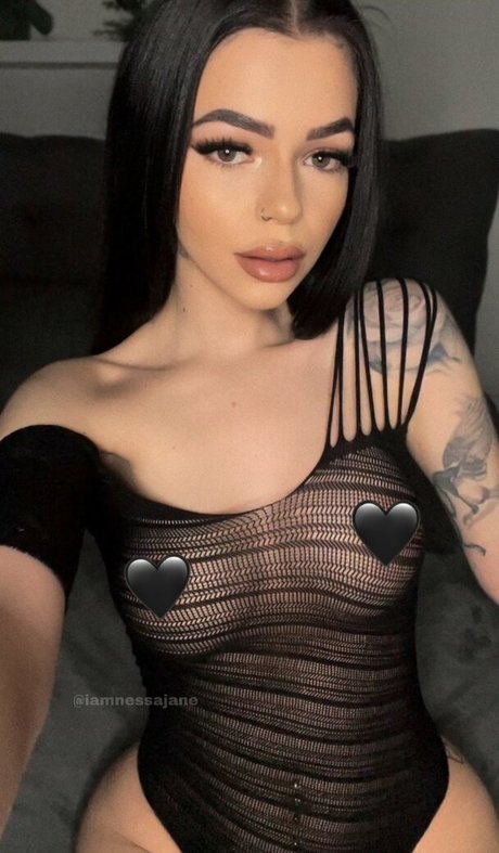 Naakte gelekte OnlyFans-foto van Nessa Jane