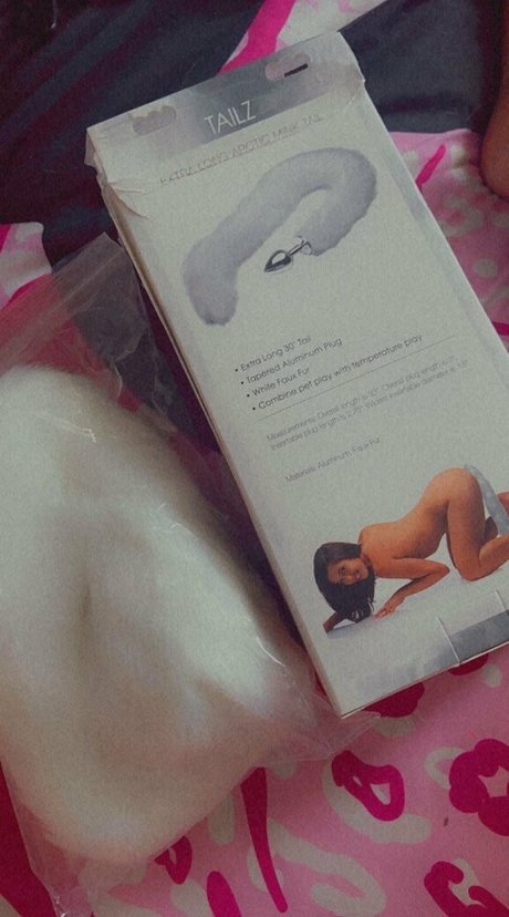 Naakte gelekte OnlyFans-foto van Leleanneexofree
