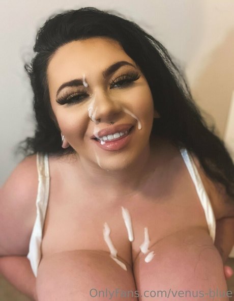 Naakte gelekte OnlyFans-foto van Venusblue