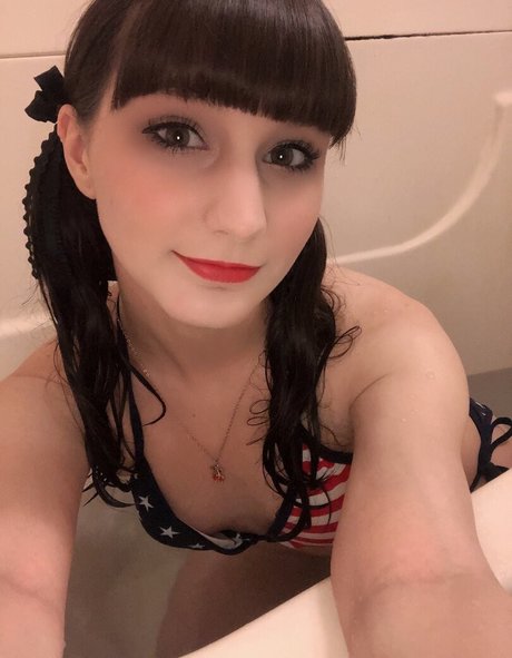 Naakte gelekte OnlyFans-foto van Schyler Reighn