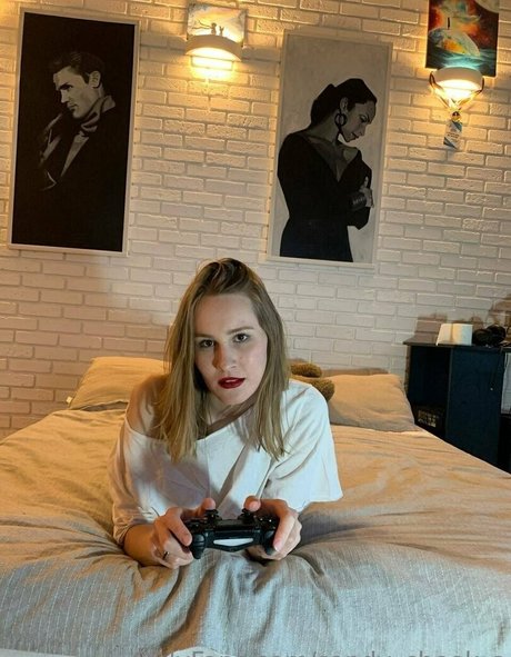 Naakte gelekte OnlyFans-foto van Sandycheeks