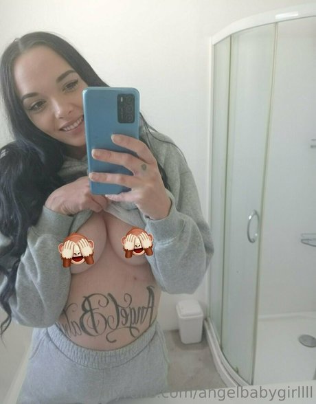 Naakte gelekte OnlyFans-foto van Angelbabygirllll