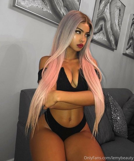 Naakte gelekte OnlyFans-foto van Lemybeauty