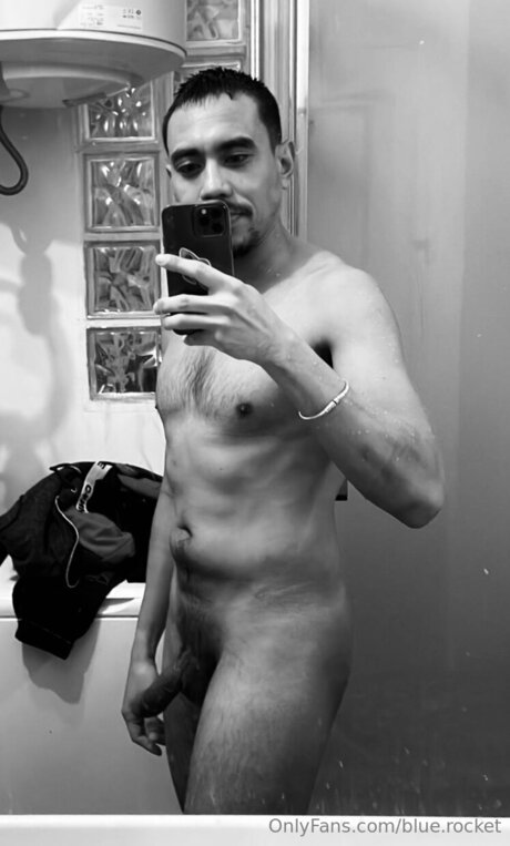 Naakte gelekte OnlyFans-foto van Blue Rocket