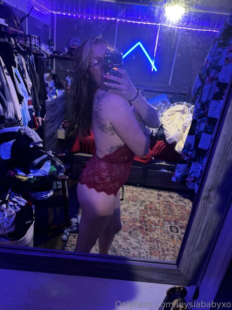 Naakte gelekte OnlyFans-foto van Leysiababyxo
