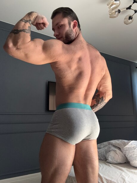 Naakte gelekte OnlyFans-foto van Romario Horn