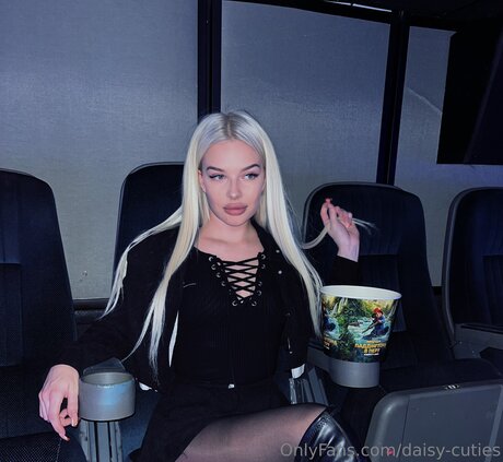 Naakte gelekte OnlyFans-foto van Daisy Cutie