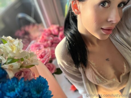 Naakte gelekte OnlyFans-foto van Lustyloona
