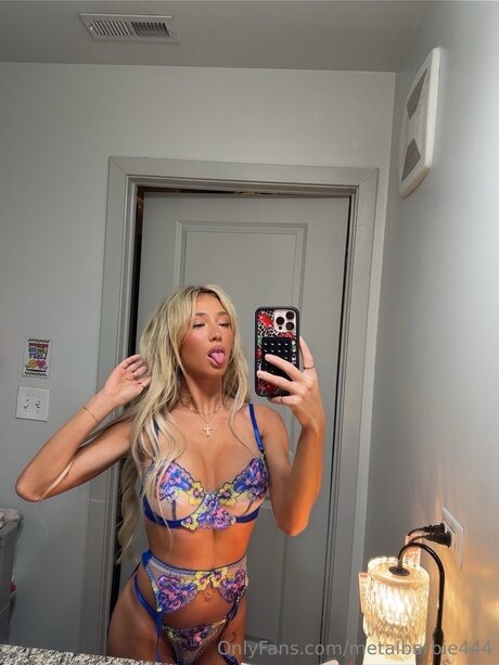 Naakte gelekte OnlyFans-foto van Metalbarbie444