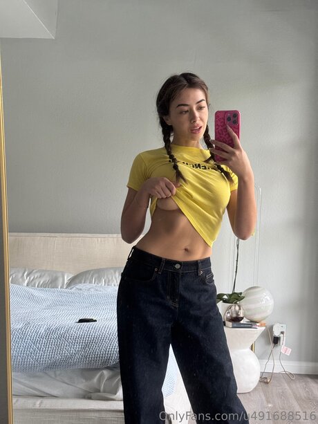 Naakte gelekte OnlyFans-foto van Chloekim