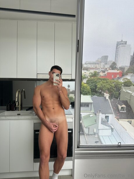 Naakte gelekte OnlyFans-foto van Tw Nk