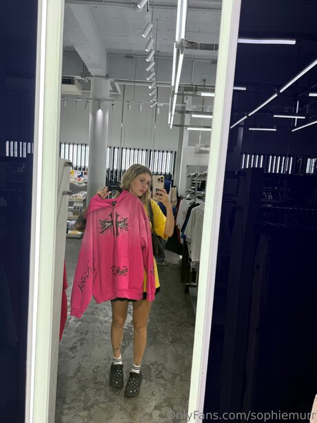 Naakte gelekte OnlyFans-foto van Sophiemurr