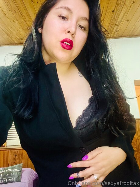 Naakte gelekte OnlyFans-foto van Sexyafroditax