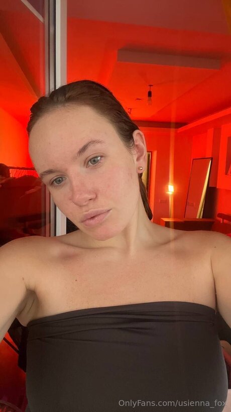 Naakte gelekte OnlyFans-foto van Usienna Fox