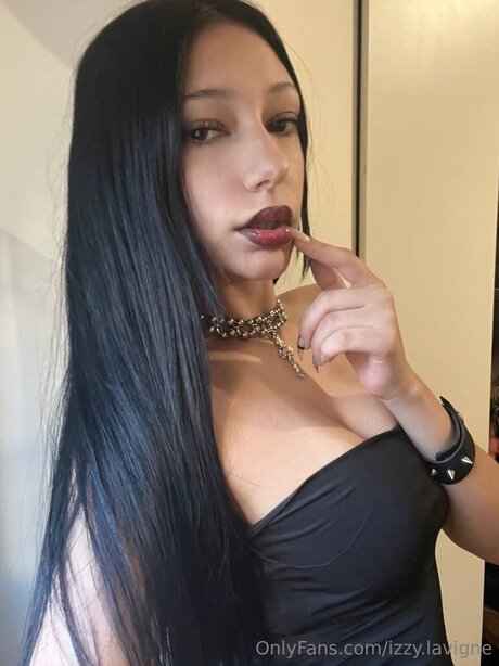 Naakte gelekte OnlyFans-foto van Izzy Lavigne